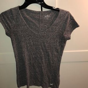 gray t shirt